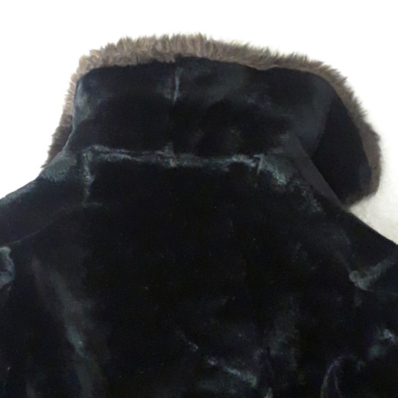 "Donnybrook" 1970's Vintage Faux Fur Coat - Picture 13 of 16